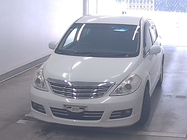 NISSAN TIIDA