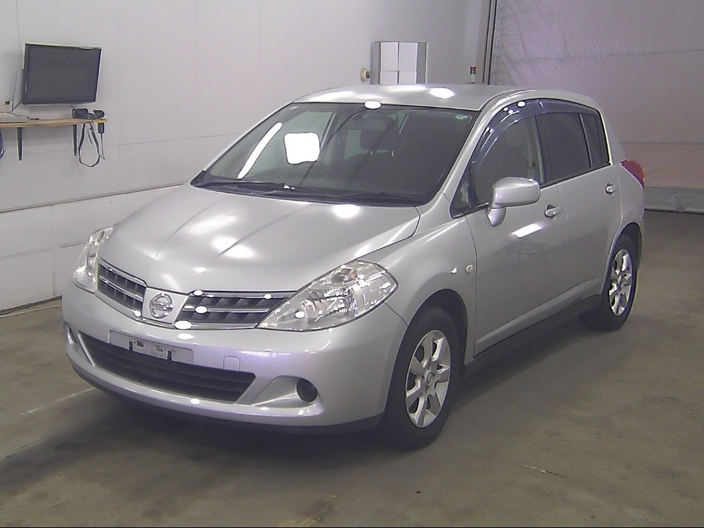 NISSAN TIIDA