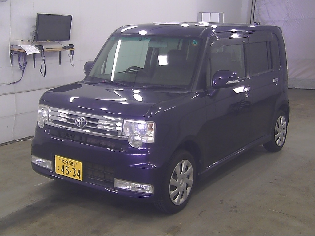 TOYOTA PIXIS SPACE