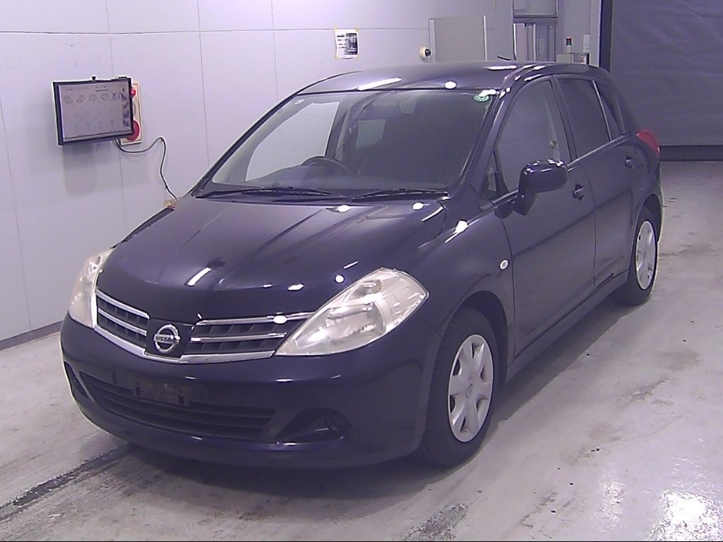 NISSAN TIIDA