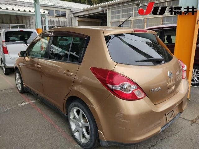 NISSAN TIIDA