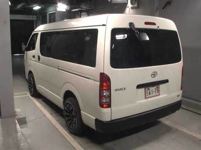 TOYOTA HIACE