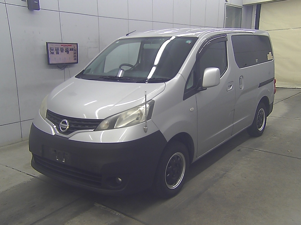 NISSAN NV200