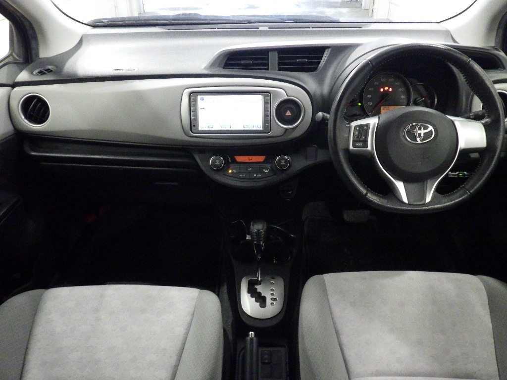 TOYOTA VITZ