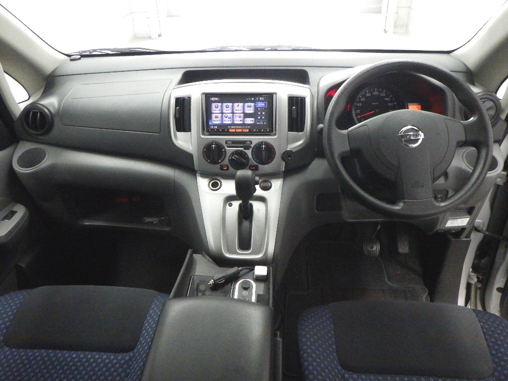 NISSAN NV200