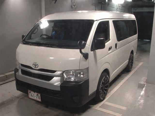 TOYOTA HIACE