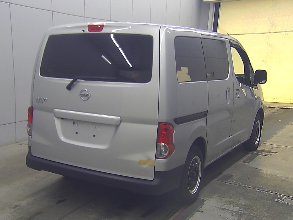 NISSAN NV200