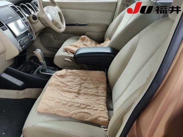 NISSAN TIIDA