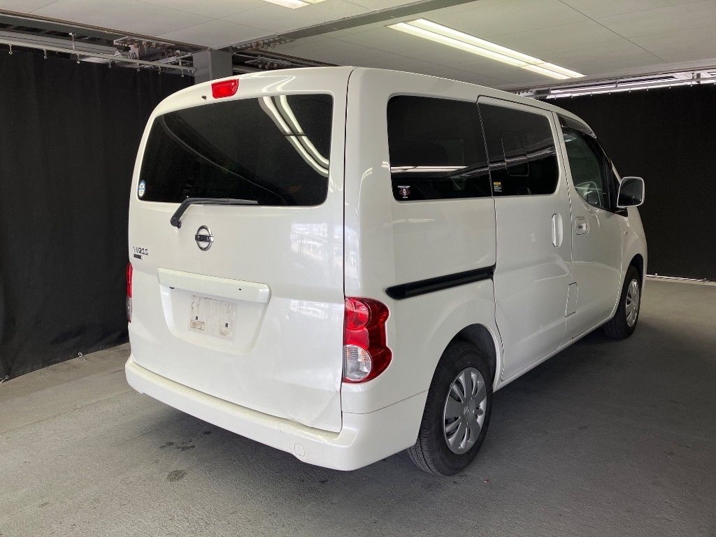 NISSAN NV200