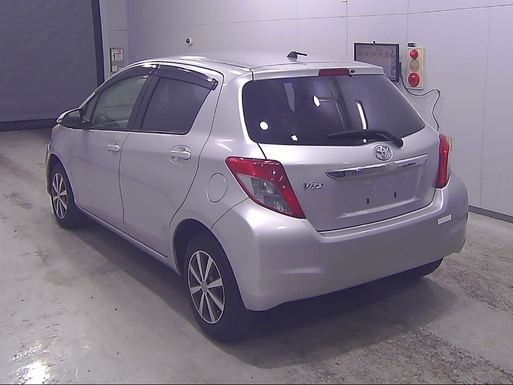 TOYOTA VITZ