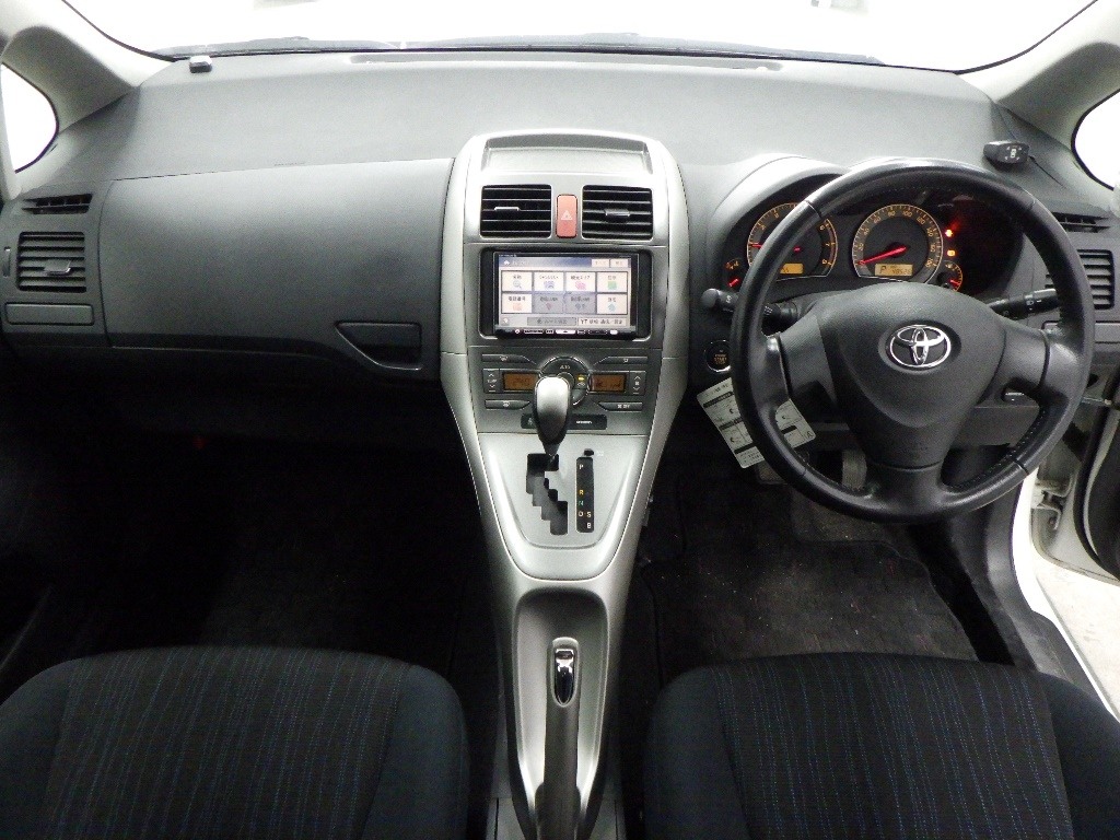 TOYOTA AURIS