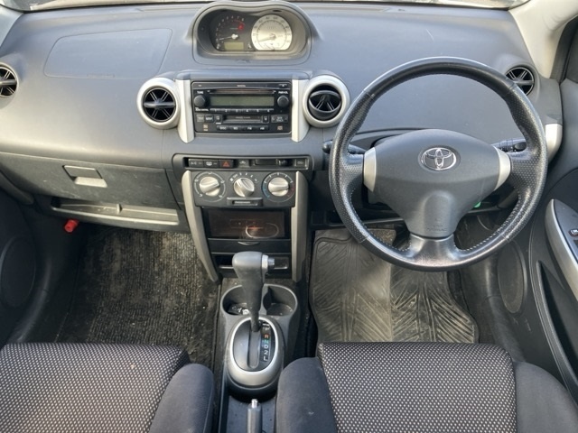 TOYOTA IST