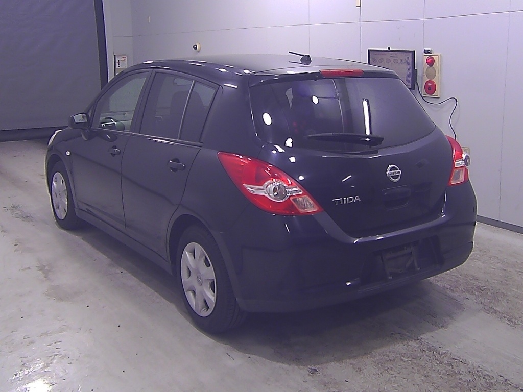 NISSAN TIIDA
