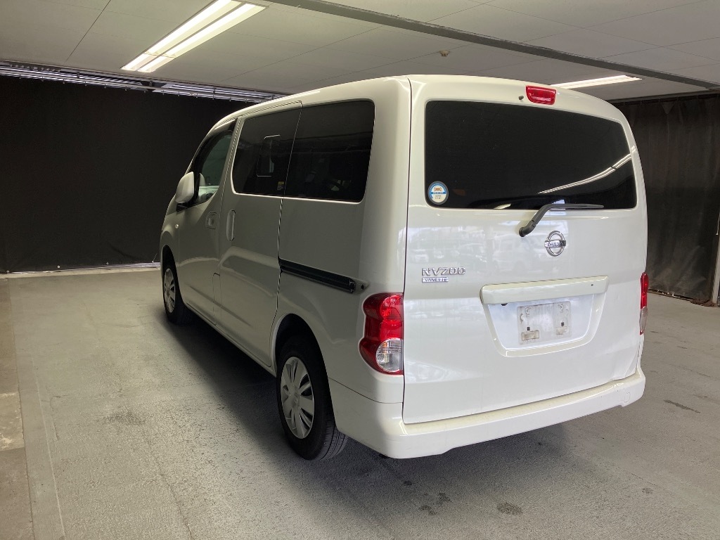 NISSAN NV200