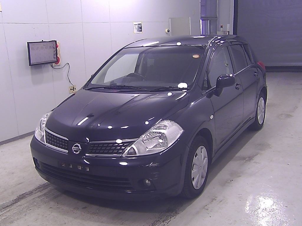 NISSAN TIIDA