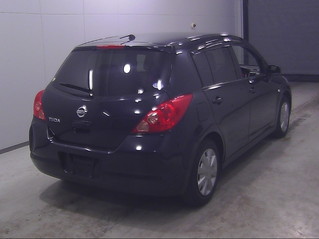 NISSAN TIIDA