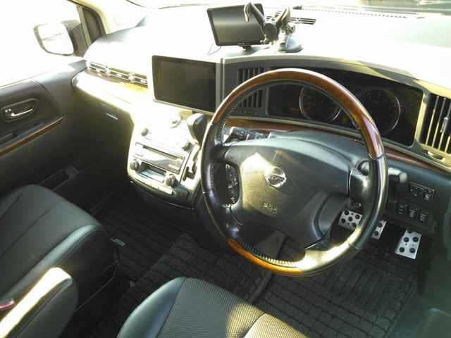 NISSAN ELGRAND