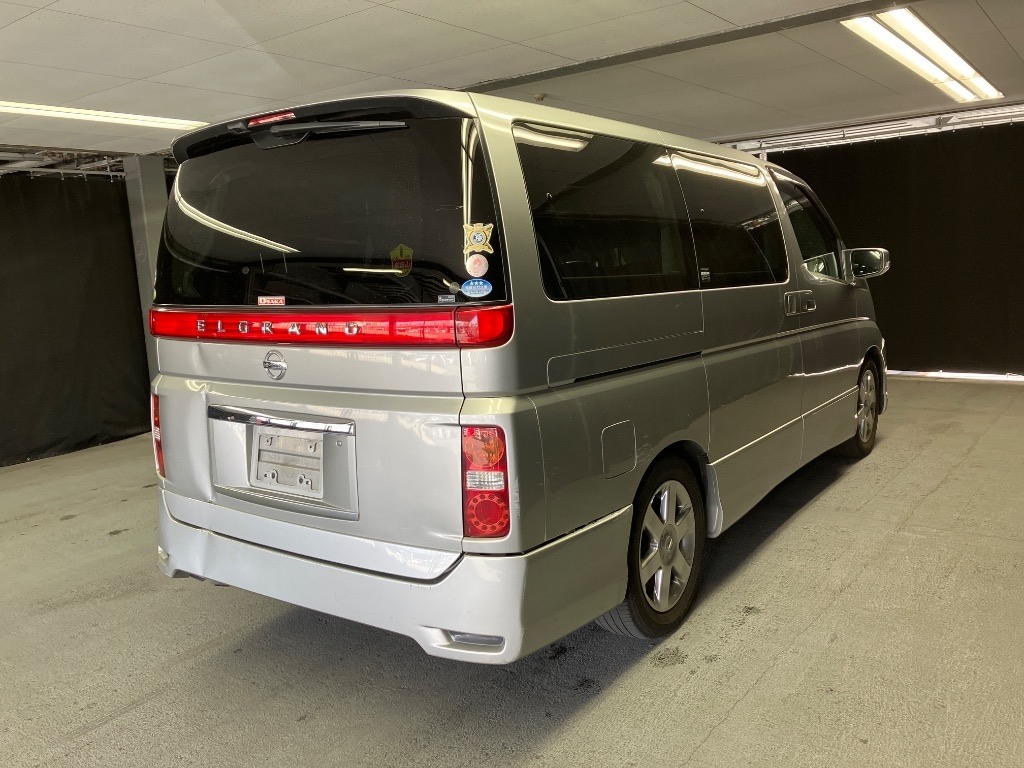 NISSAN ELGRAND