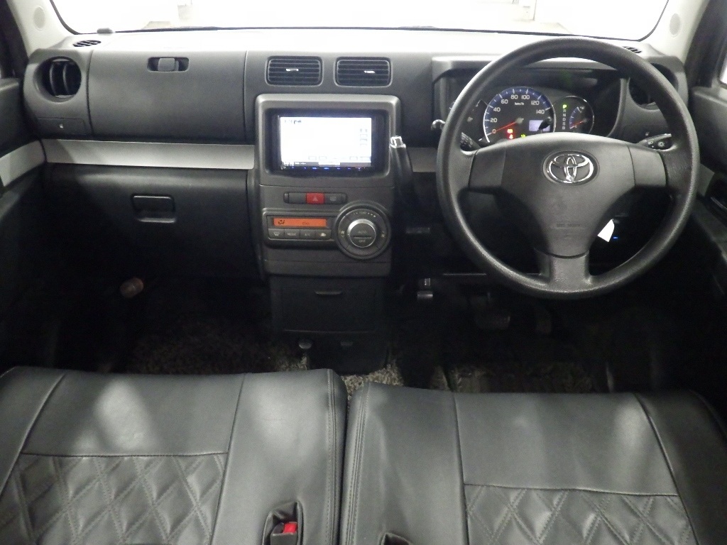 TOYOTA PIXIS SPACE