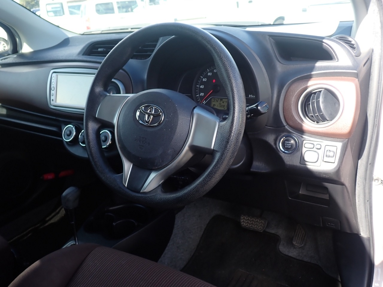 TOYOTA VITZ