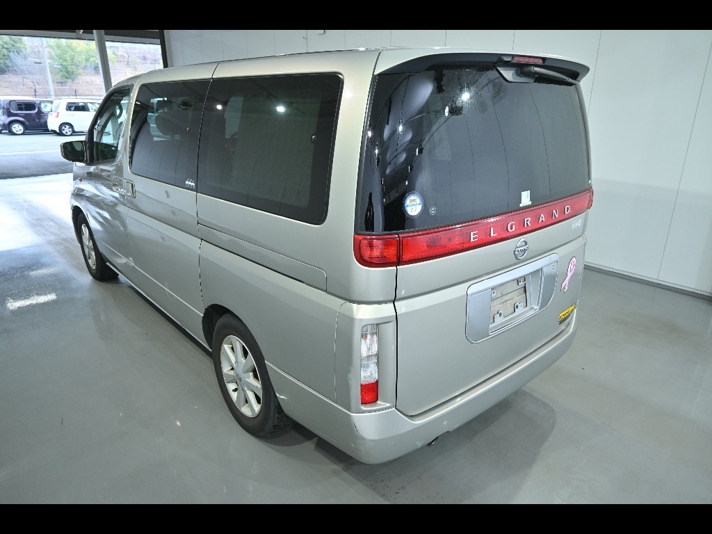 NISSAN ELGRAND