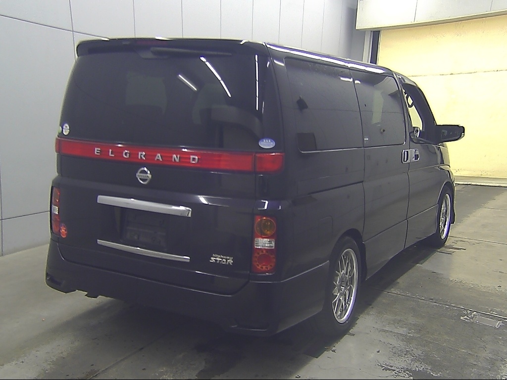 NISSAN ELGRAND