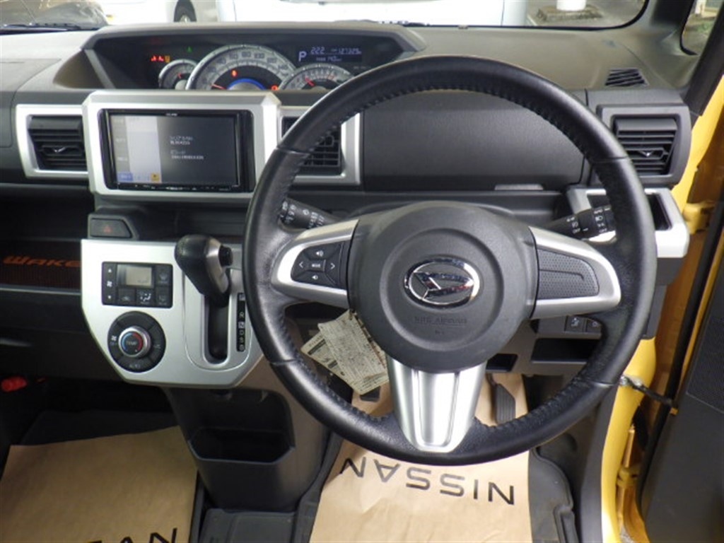 DAIHATSU WAKE