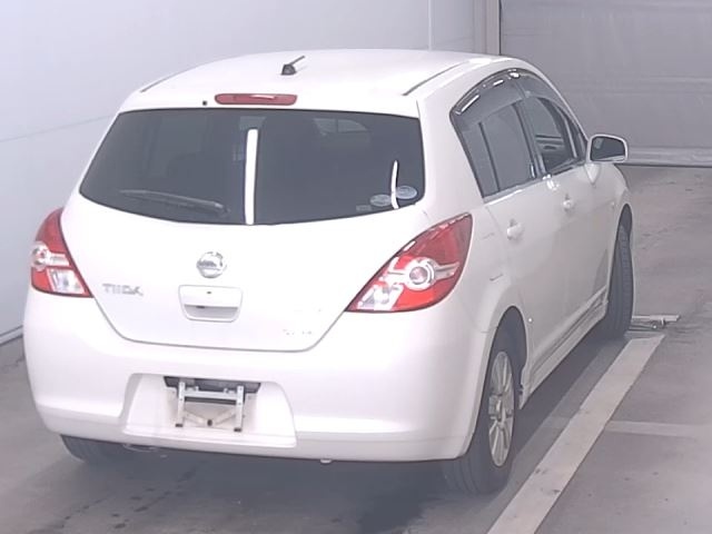 NISSAN TIIDA