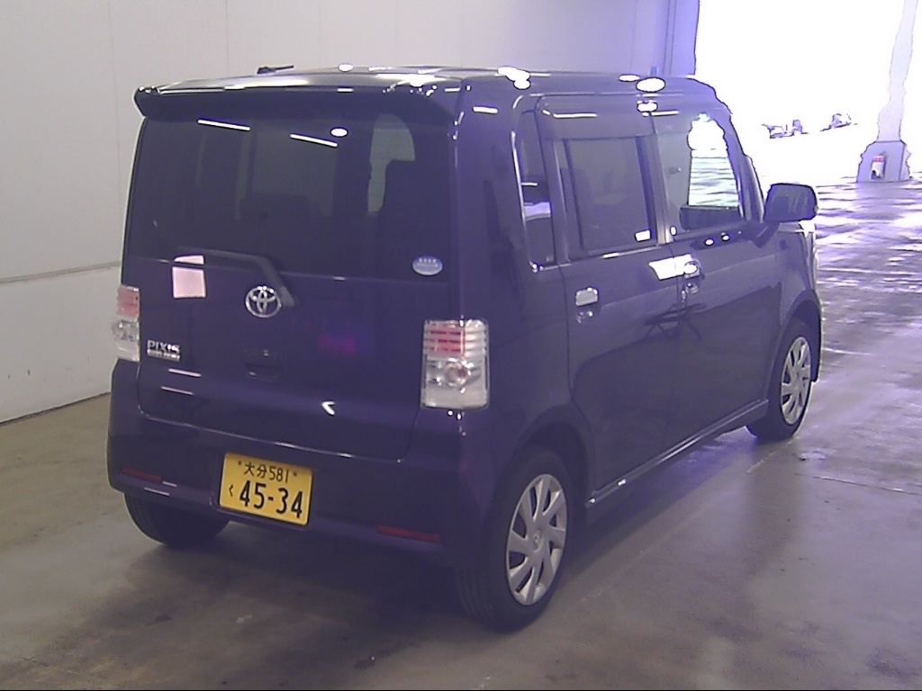 TOYOTA PIXIS SPACE