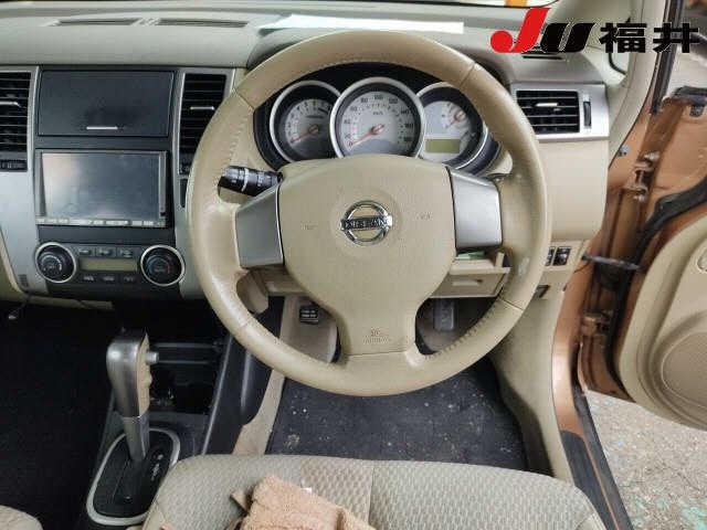 NISSAN TIIDA
