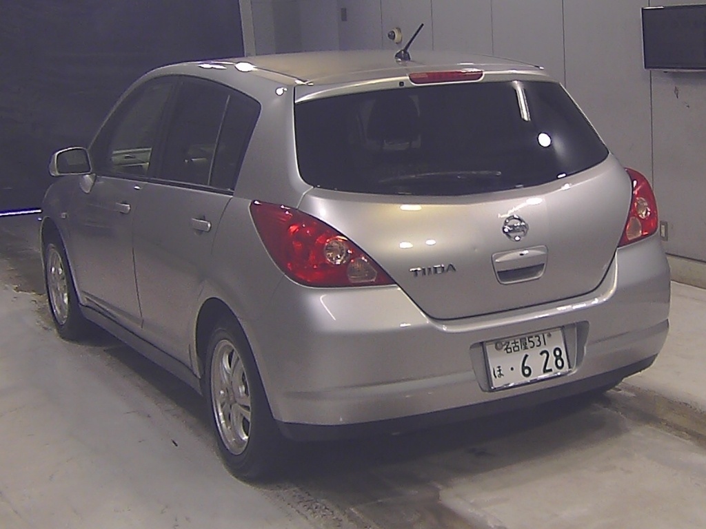 NISSAN TIIDA