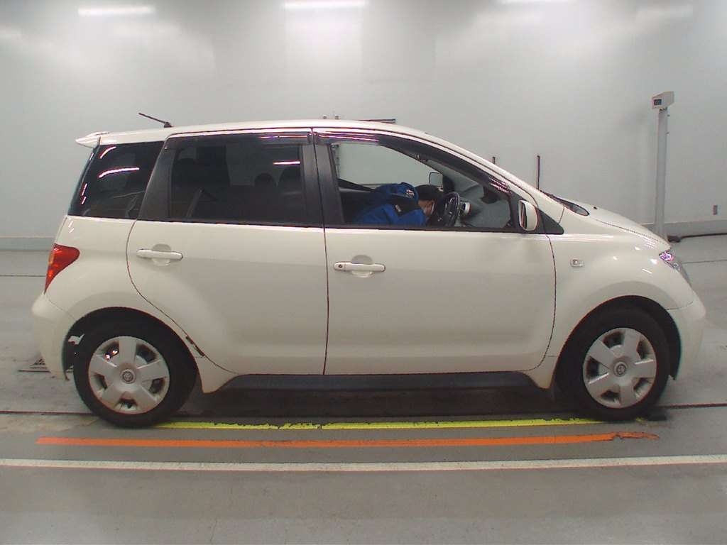 TOYOTA IST