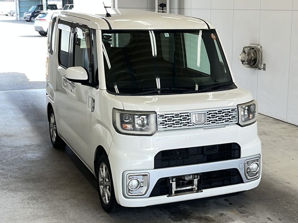 DAIHATSU WAKE