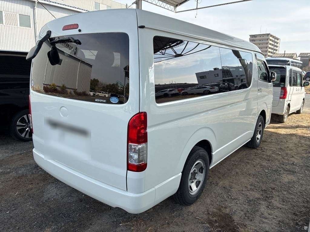 TOYOTA HIACE