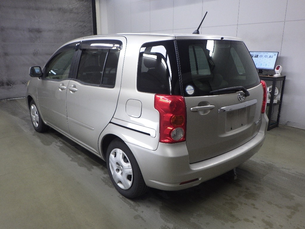 TOYOTA RAUM