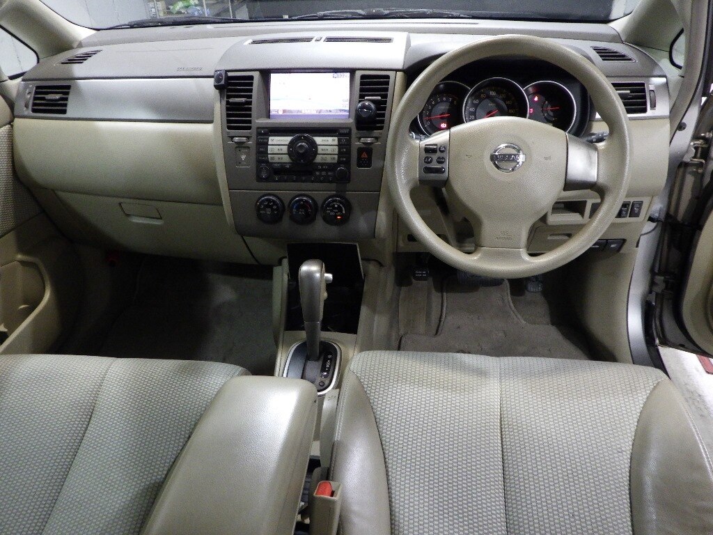 NISSAN TIIDA