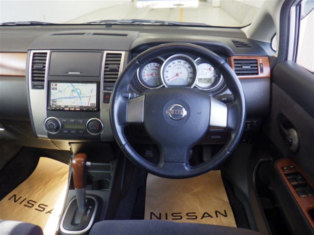 NISSAN TIIDA LATIO