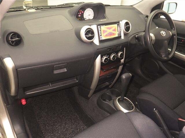 TOYOTA IST