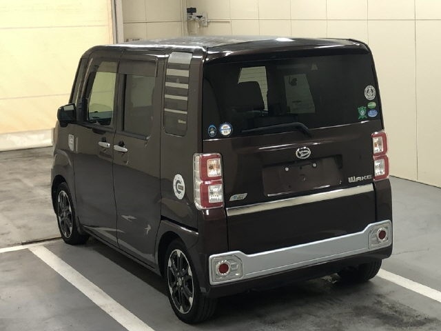 DAIHATSU WAKE
