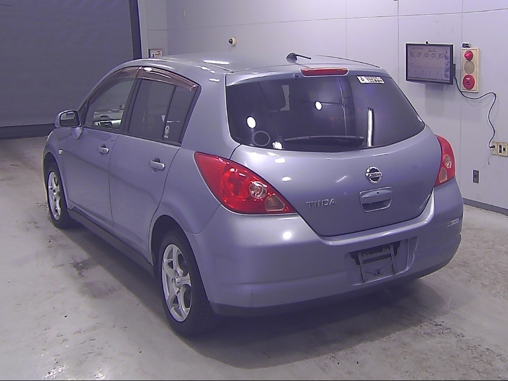 NISSAN TIIDA