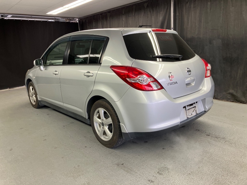 NISSAN TIIDA