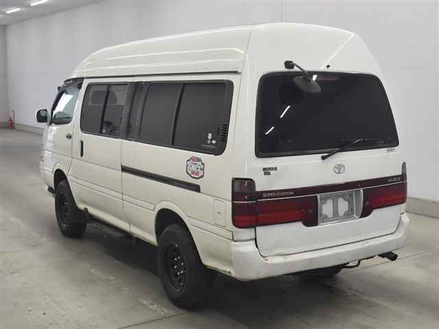 TOYOTA HIACE