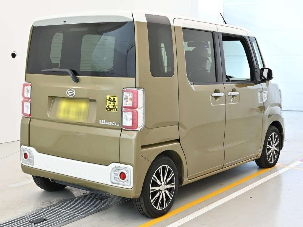DAIHATSU WAKE