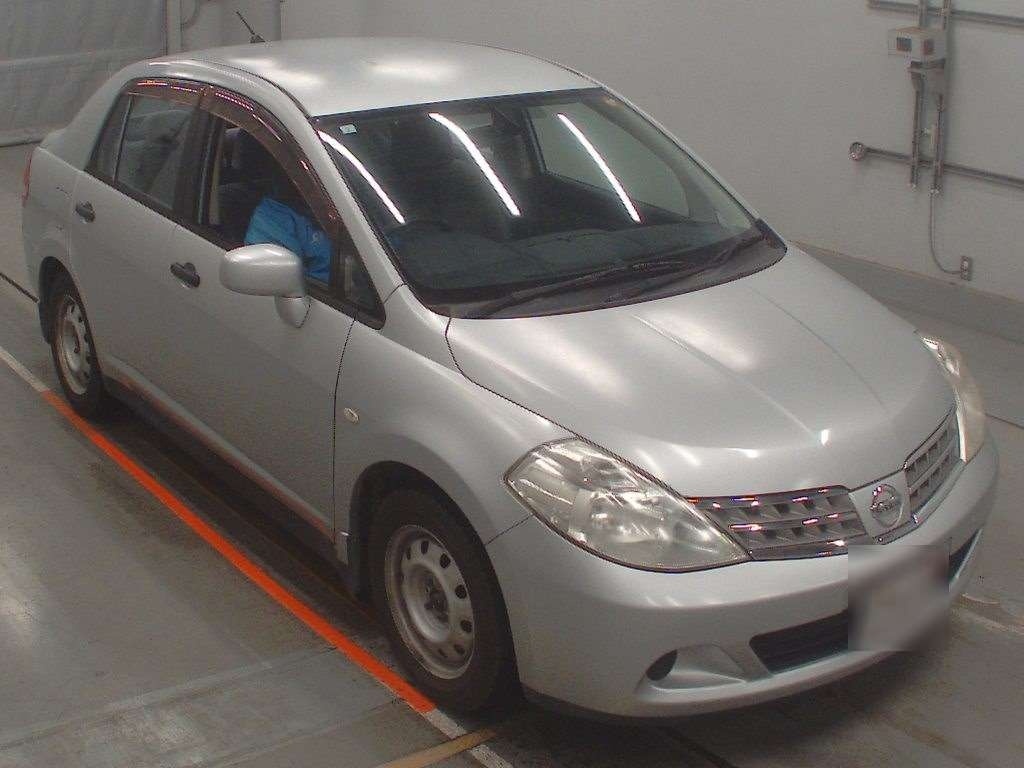 NISSAN TIIDA LATIO