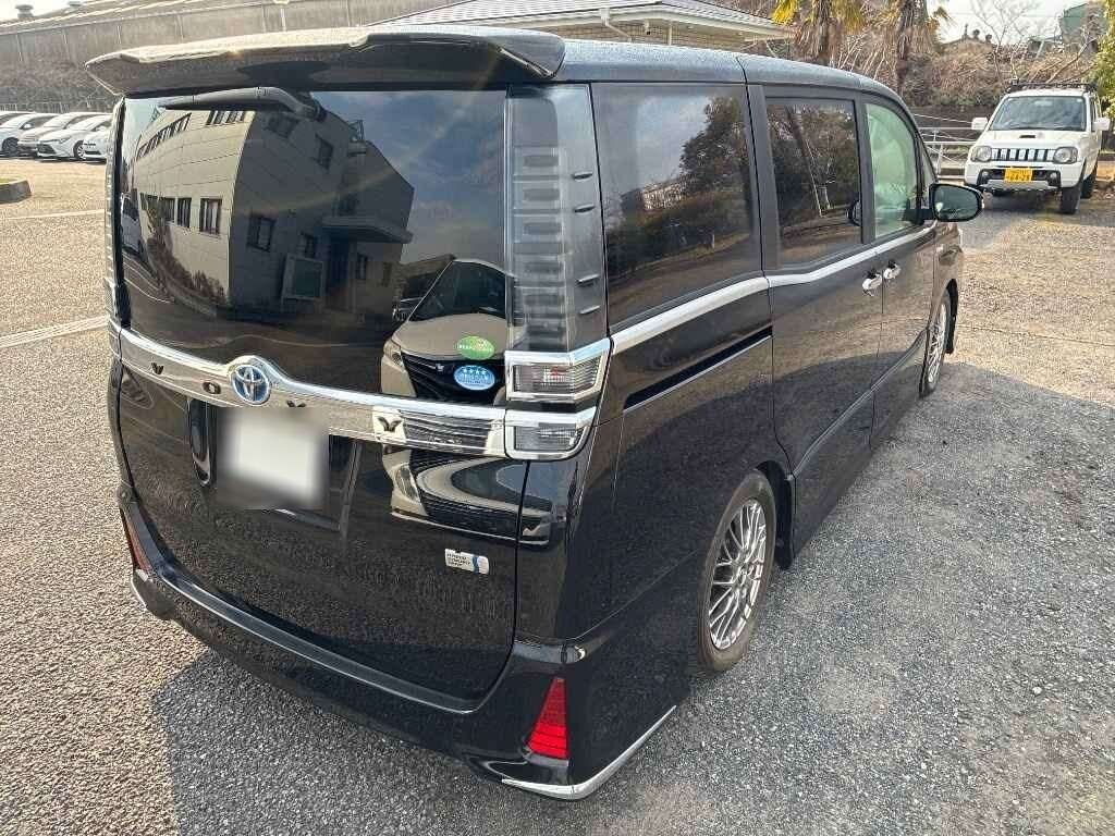 TOYOTA VOXY