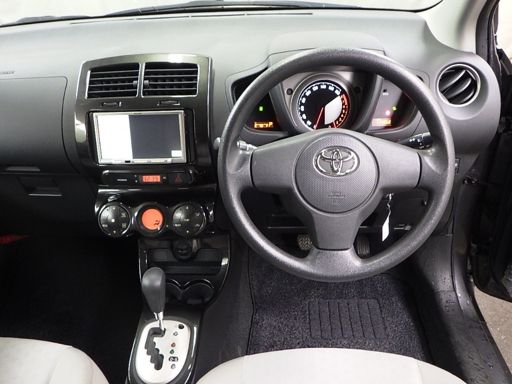 TOYOTA IST