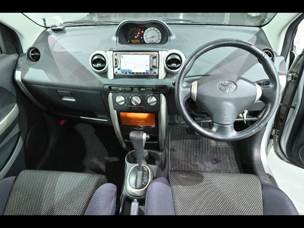 TOYOTA IST