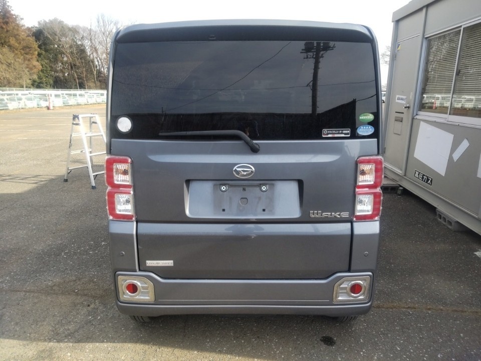 DAIHATSU WAKE