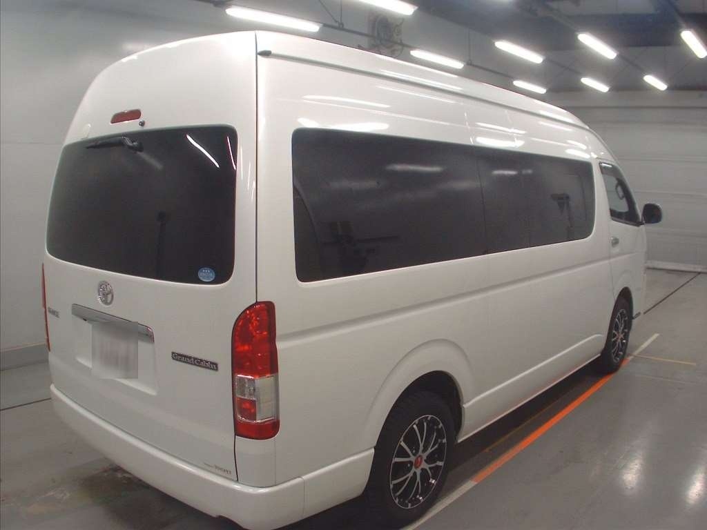 TOYOTA HIACE
