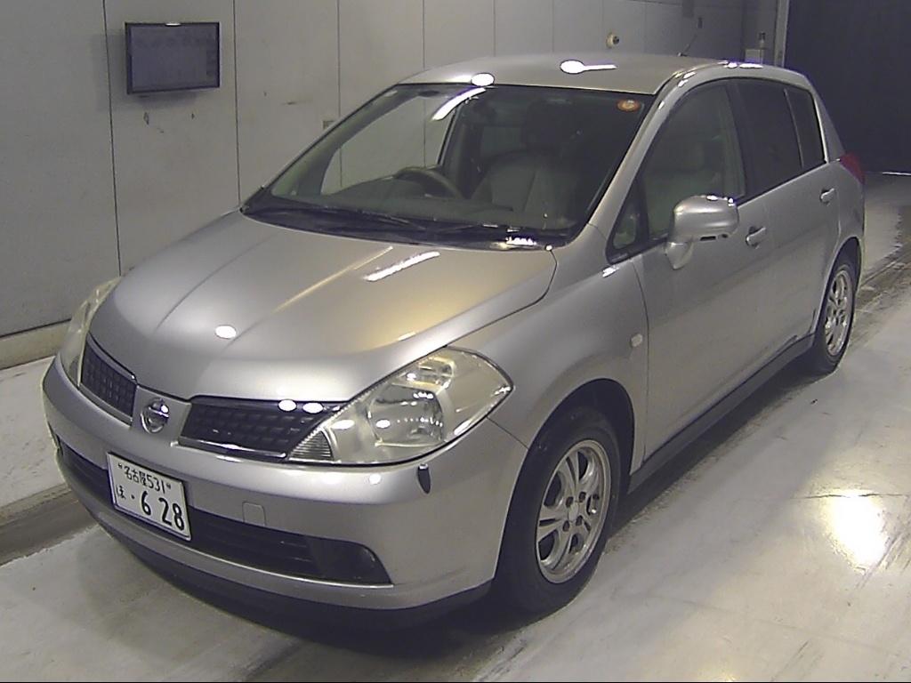 NISSAN TIIDA